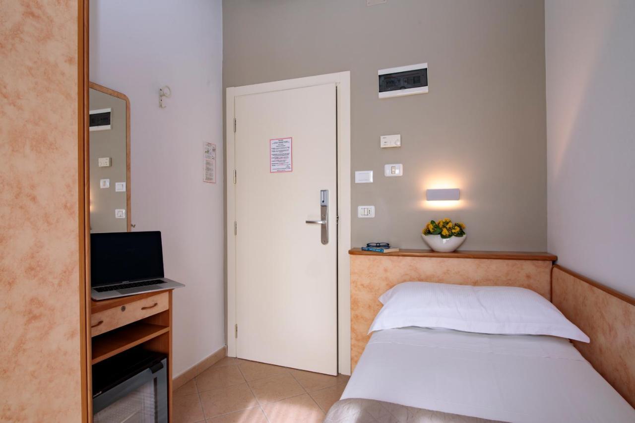 Hotel Holland 3*